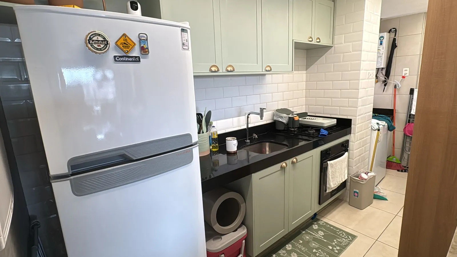 Cozinha completa e equipada do apartamento